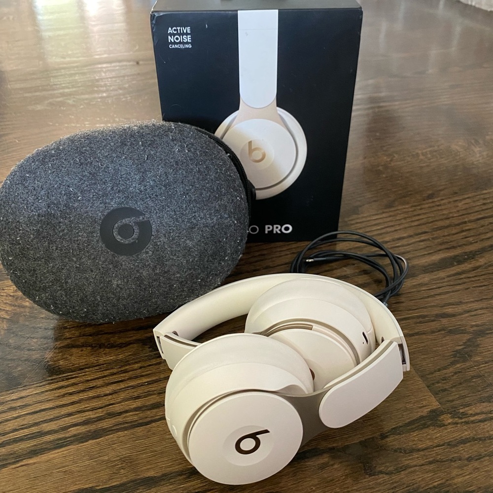 Beats Solo Pro